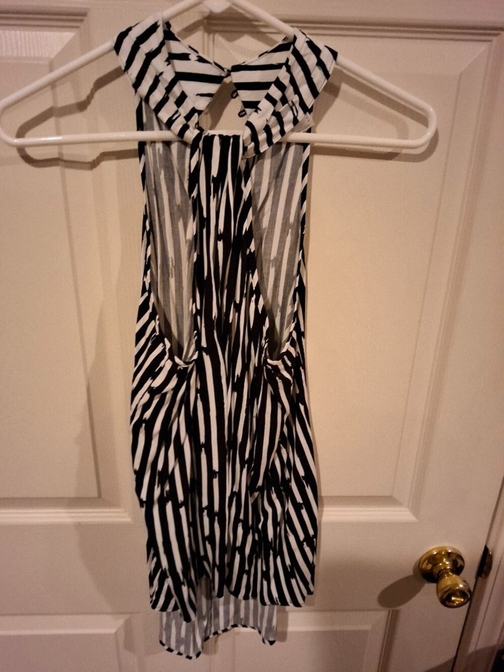 Venus black and white top
